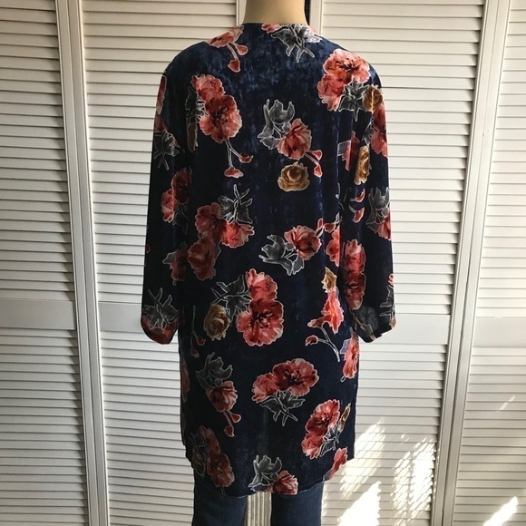 Monteau Velvet Kimono - Picture 4 of 10